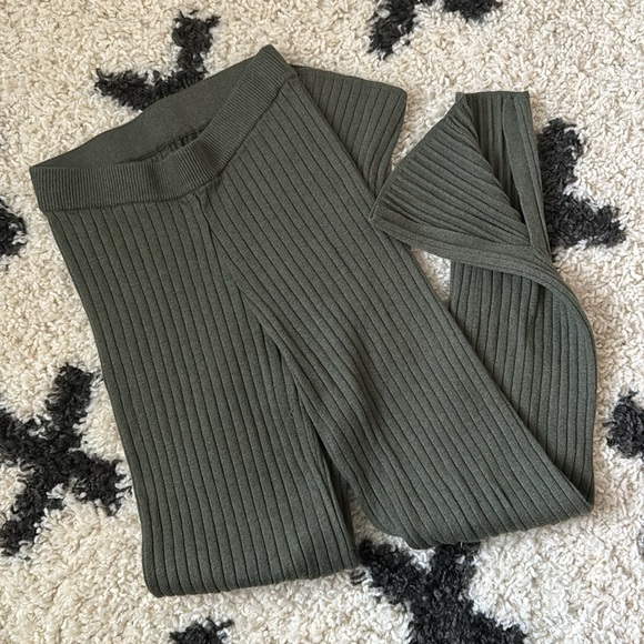 Gap Ribbed Knit Set - Picture 4 of 6